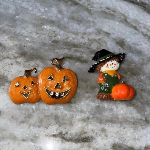 Vintage Halloween Brooch/ pins - Picture 1 of 4
